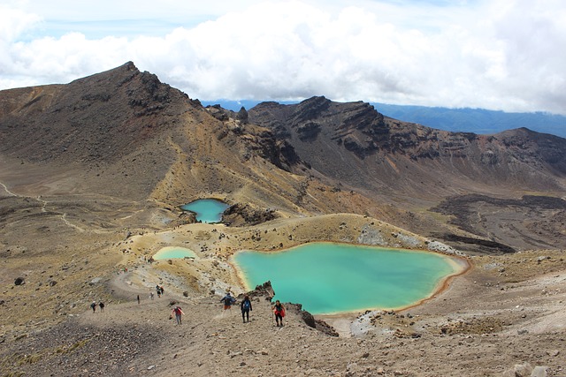 Exploring the Geothermal Wonders Along the Tongariro Crossing